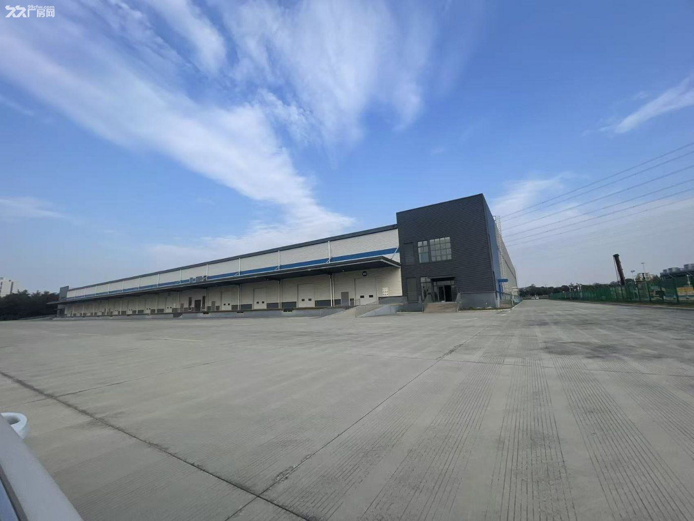 青浦华新出租高平台仓库11000平 原房东直租 3000起租