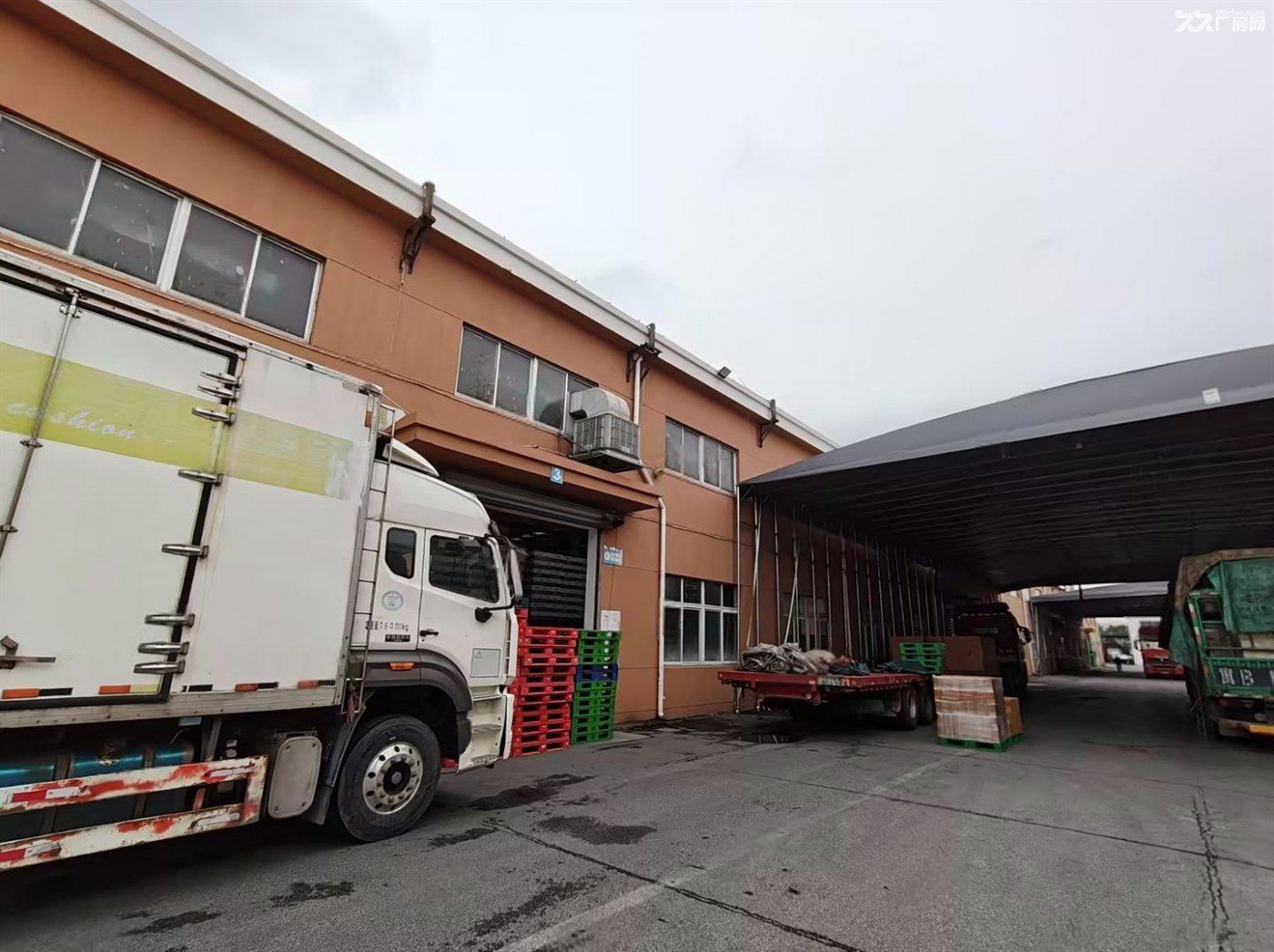 房东直租:上海嘉定厂房火车头厂房大单层厂房配办公楼多口可进打车 - 4