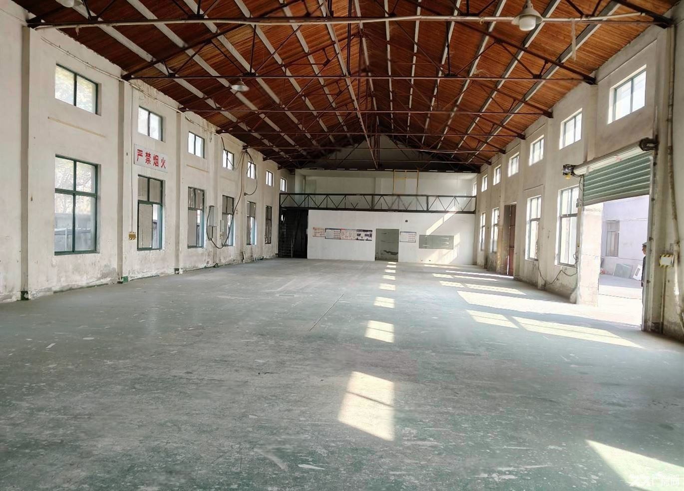 大小面积，白鹤工业区独栋550平，配有办公，场地免费棚子使用，停车免费 - 3