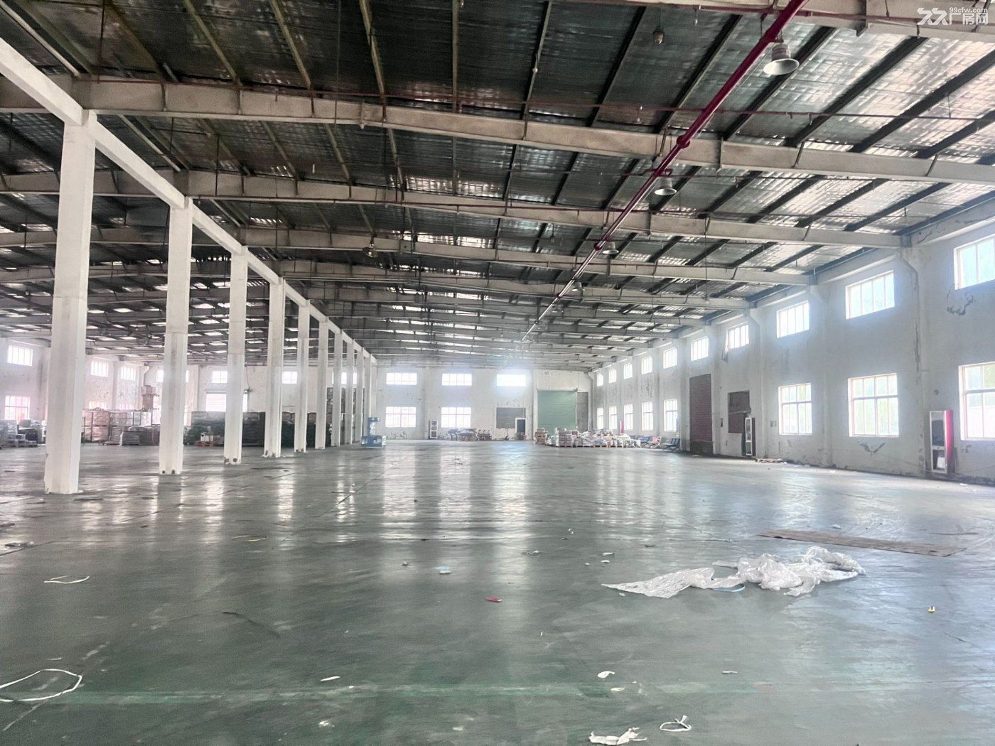 魏塘核心园区900方车间，层高9米 附带700方场地