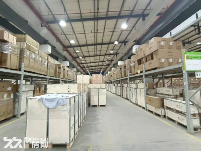 8米高砖墙到顶塘厦厂房出租3600平方 带行车免费用 空地大