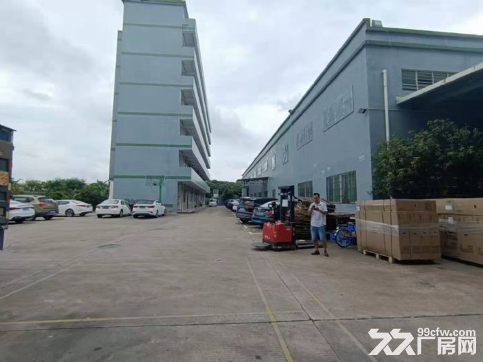 8米高砖墙到顶塘厦厂房出租3600平方 带行车免费用 空地大 - 2