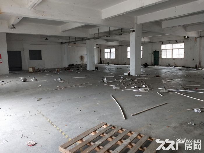 凤岗竹尾田出租一楼厂房800平方，靠近清溪交通方便