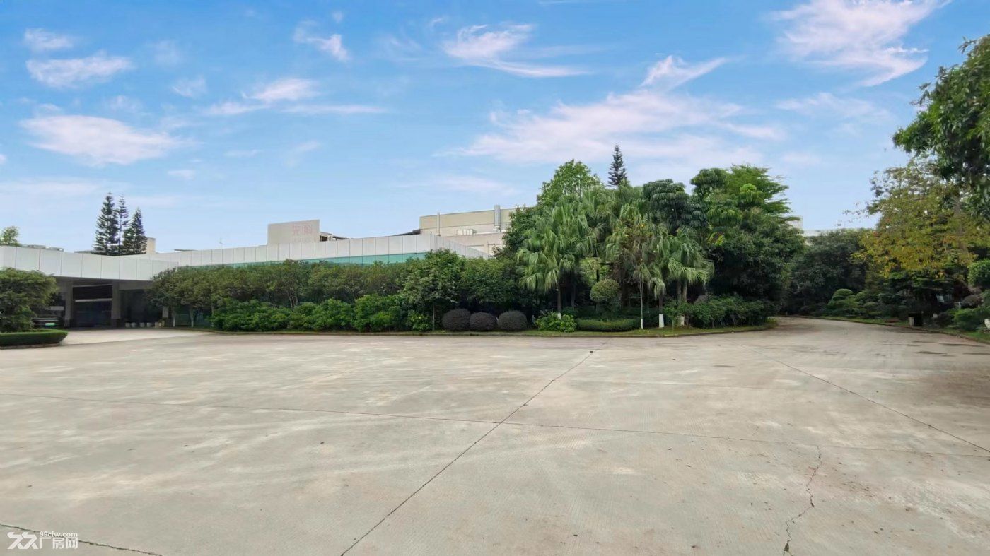 寮步一楼17000平方厂房出租，长度150米，宽度100米，园林式建筑，空地超大