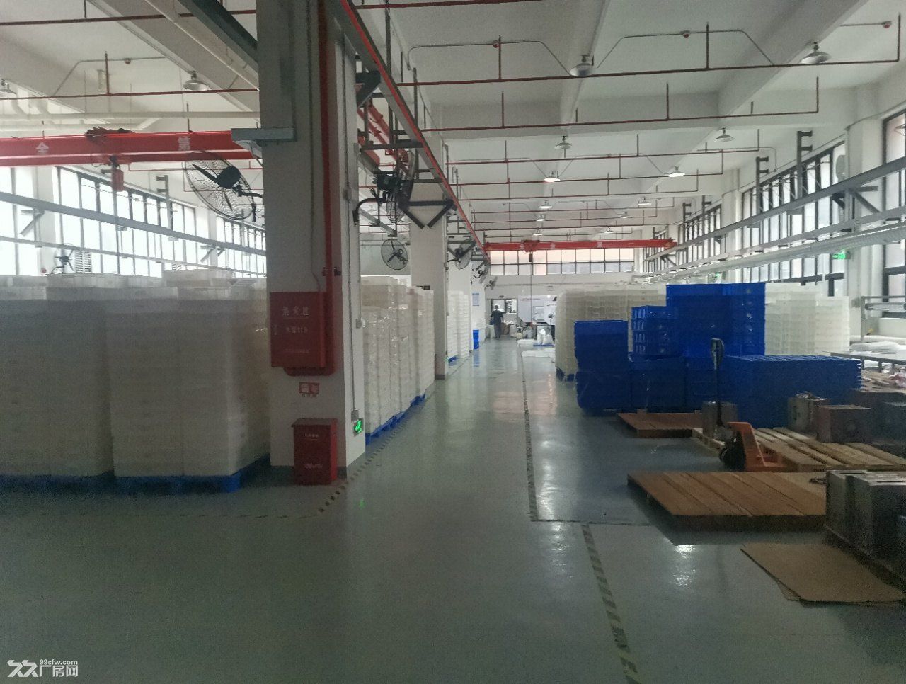 凤岗镇中心一楼厂房出租1300平 适合塑胶模具 五金 机械