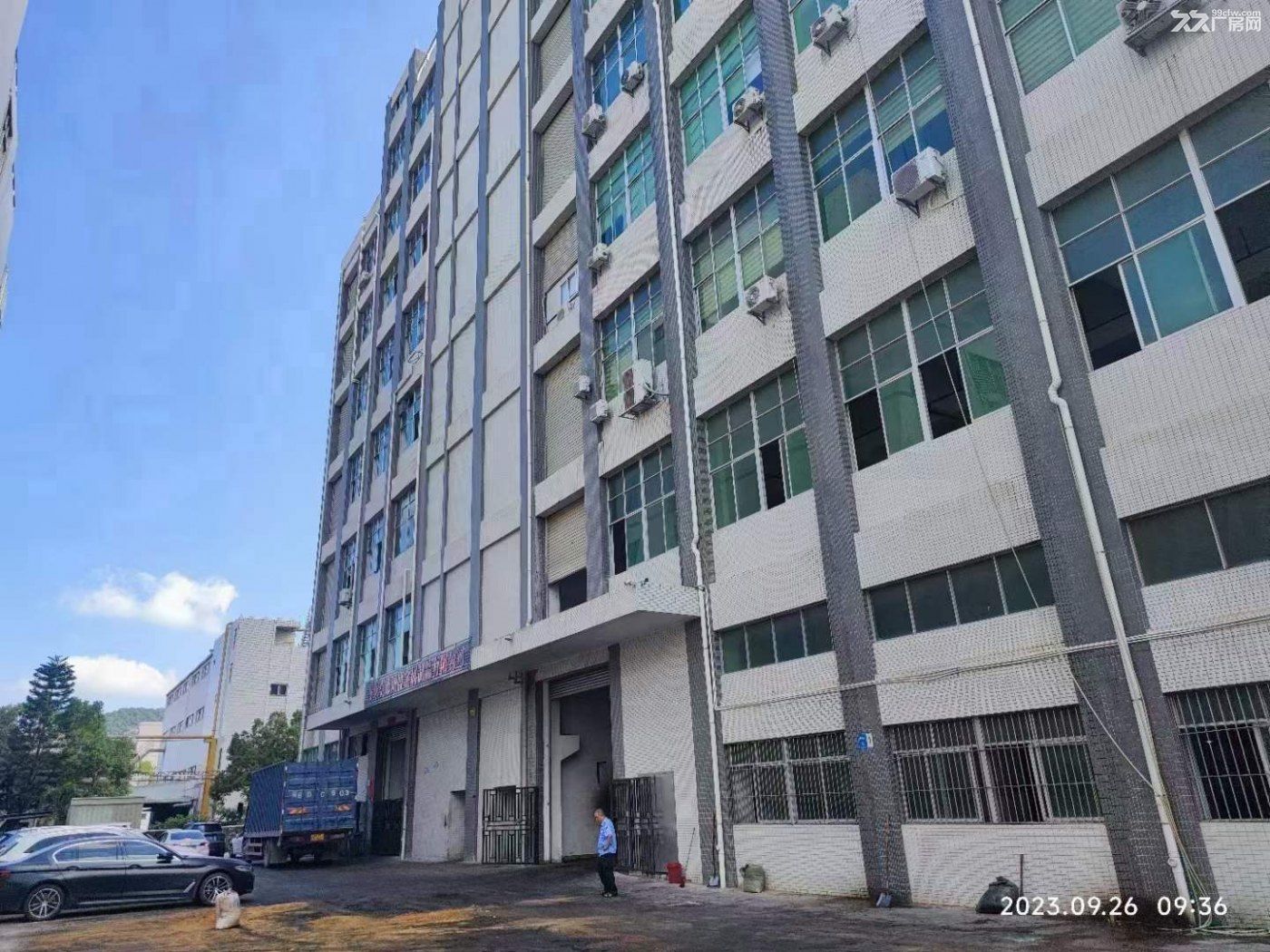 凤岗一楼标准厂房出租4300平 可分租 楼上也4300平 - 4