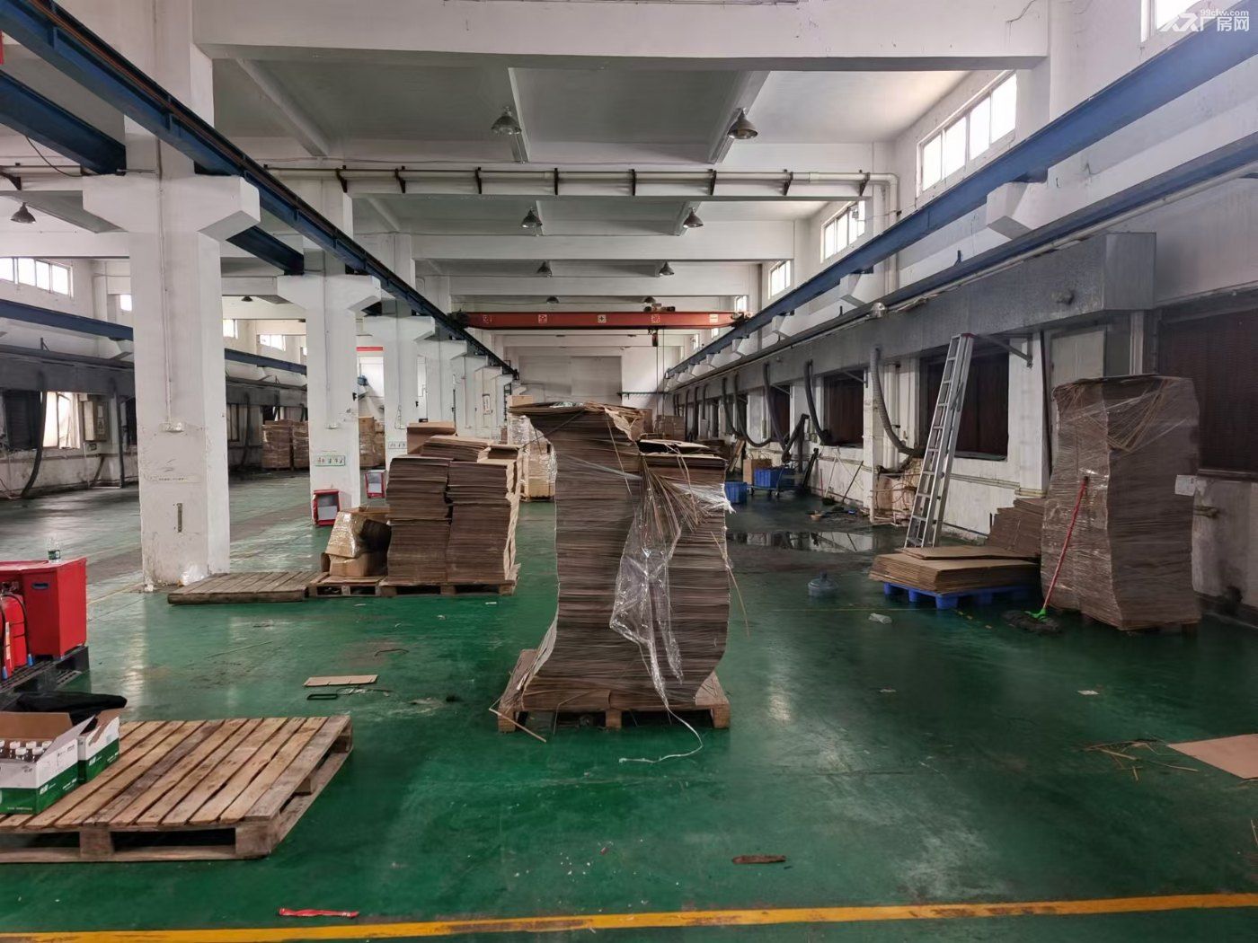 凤岗注塑模具装配厂房出租一二楼2900平米,有现成航车 模房 - 2