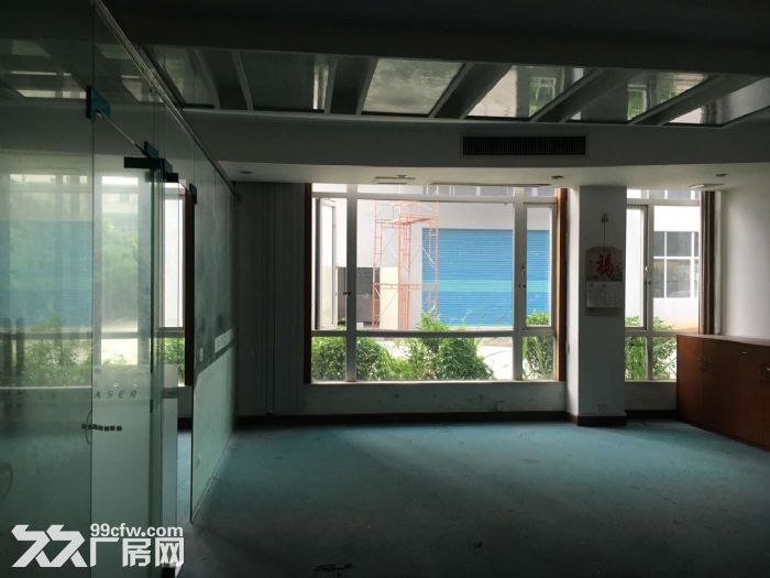 凤岗雁田出租带装修厂房450平方,有行车