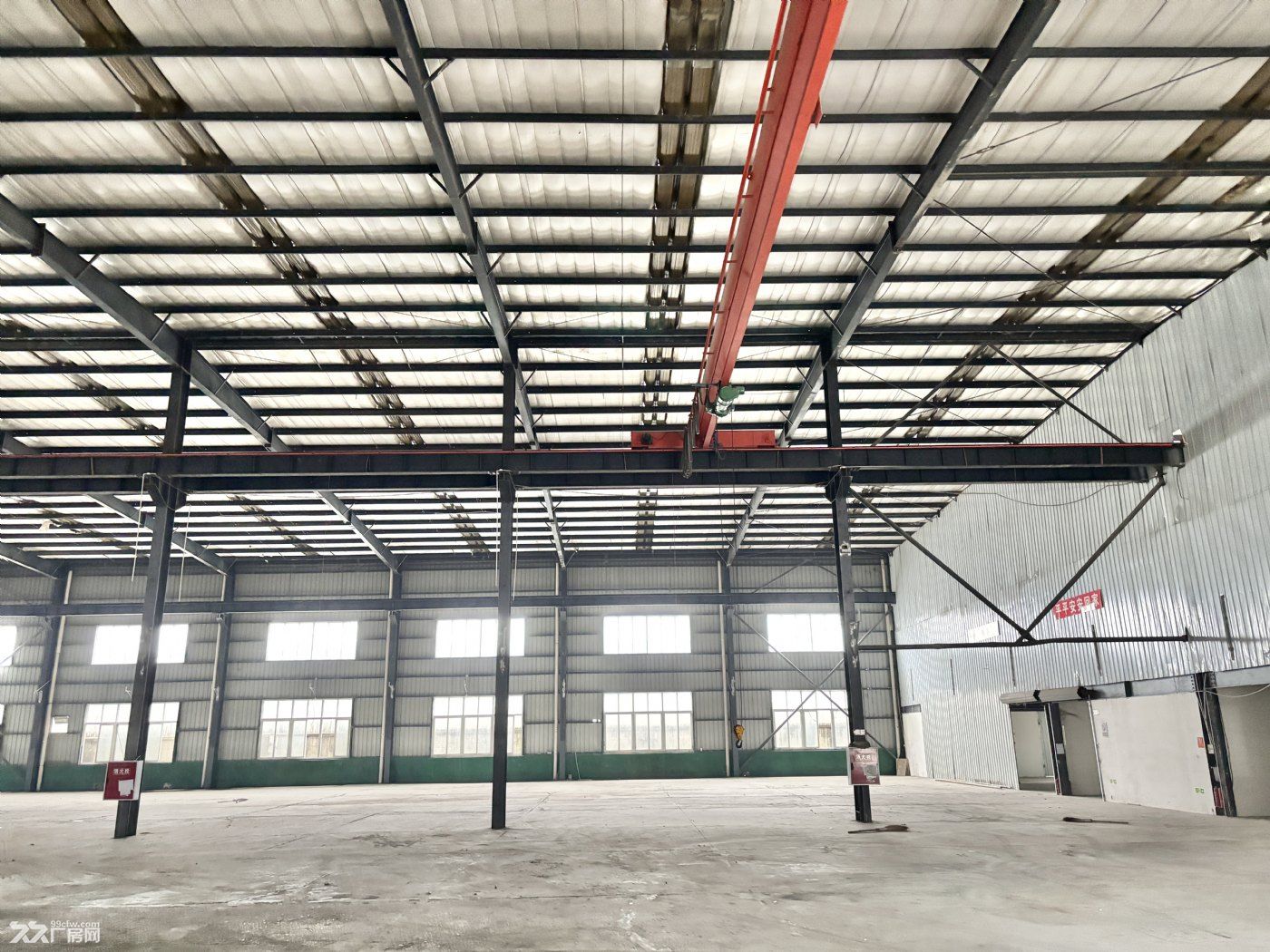 郫县工业园2300平米独栋标准厂房出租有航车 - 2