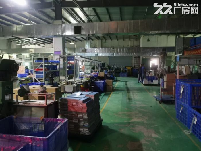 凤岗金凤凰楼上适合五金 包装 加工厂房出租4000平 水电齐