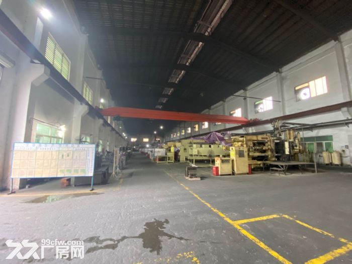 12米高，凤岗龙平路边上，单一层独院钢构厂房出租 有航车