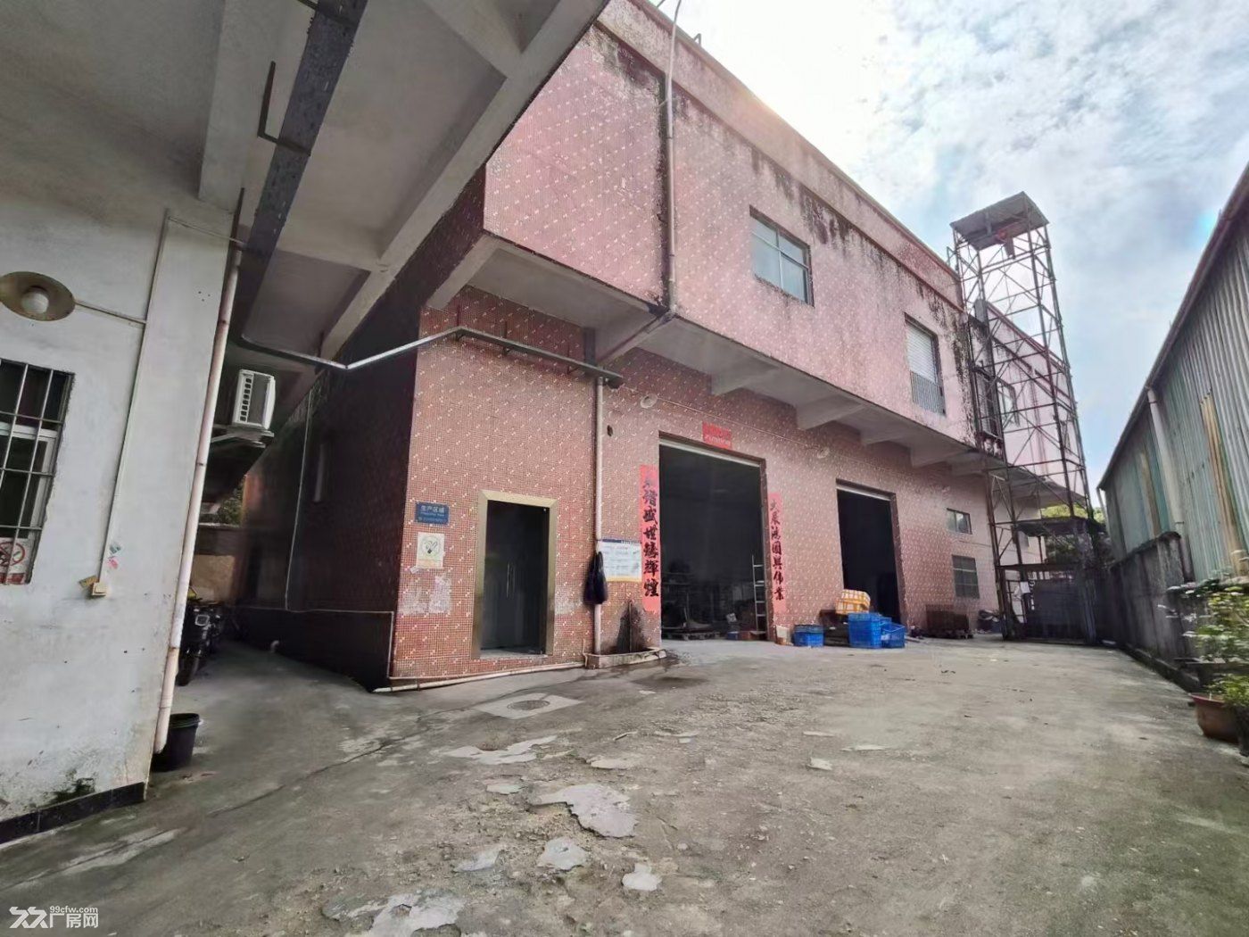 大岭山金典独门独院2200平，自带喷油环评