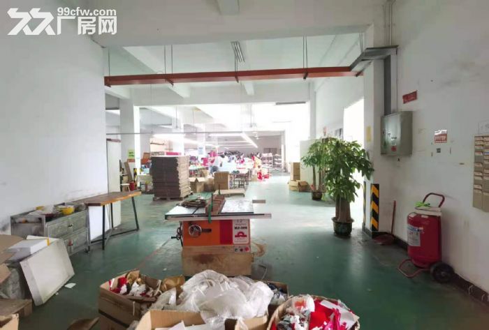 凤岗近深圳楼上租客转租1200平 水电办公室齐全 适合各行业