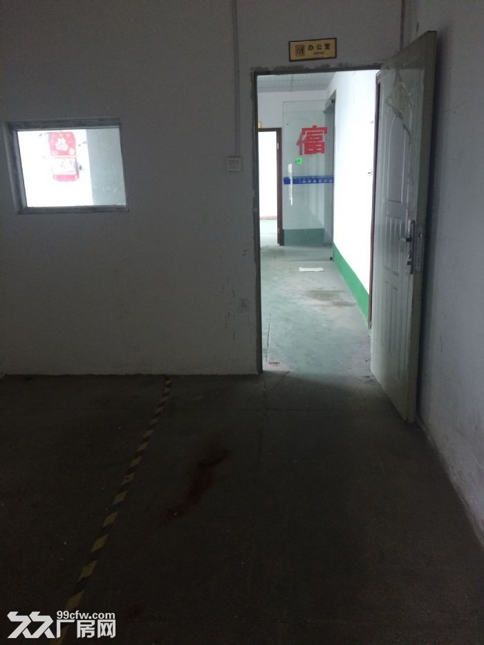 东莞凤岗雁田厂房出租二楼1200平方，配有电梯