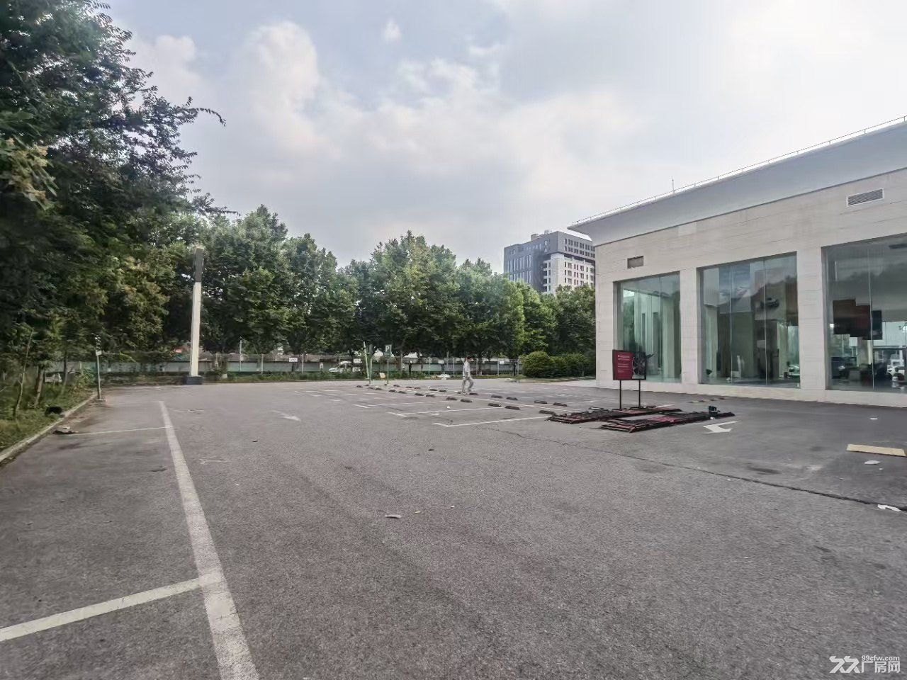 闵行独门独院沿街7500平汽车4S店出租，精装修展厅加售后