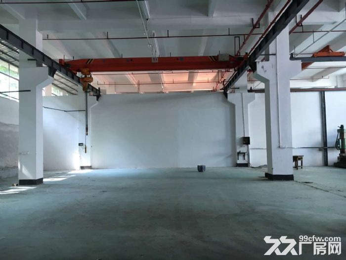 凤岗黄洞标准厂房一楼出租860平方，带行车