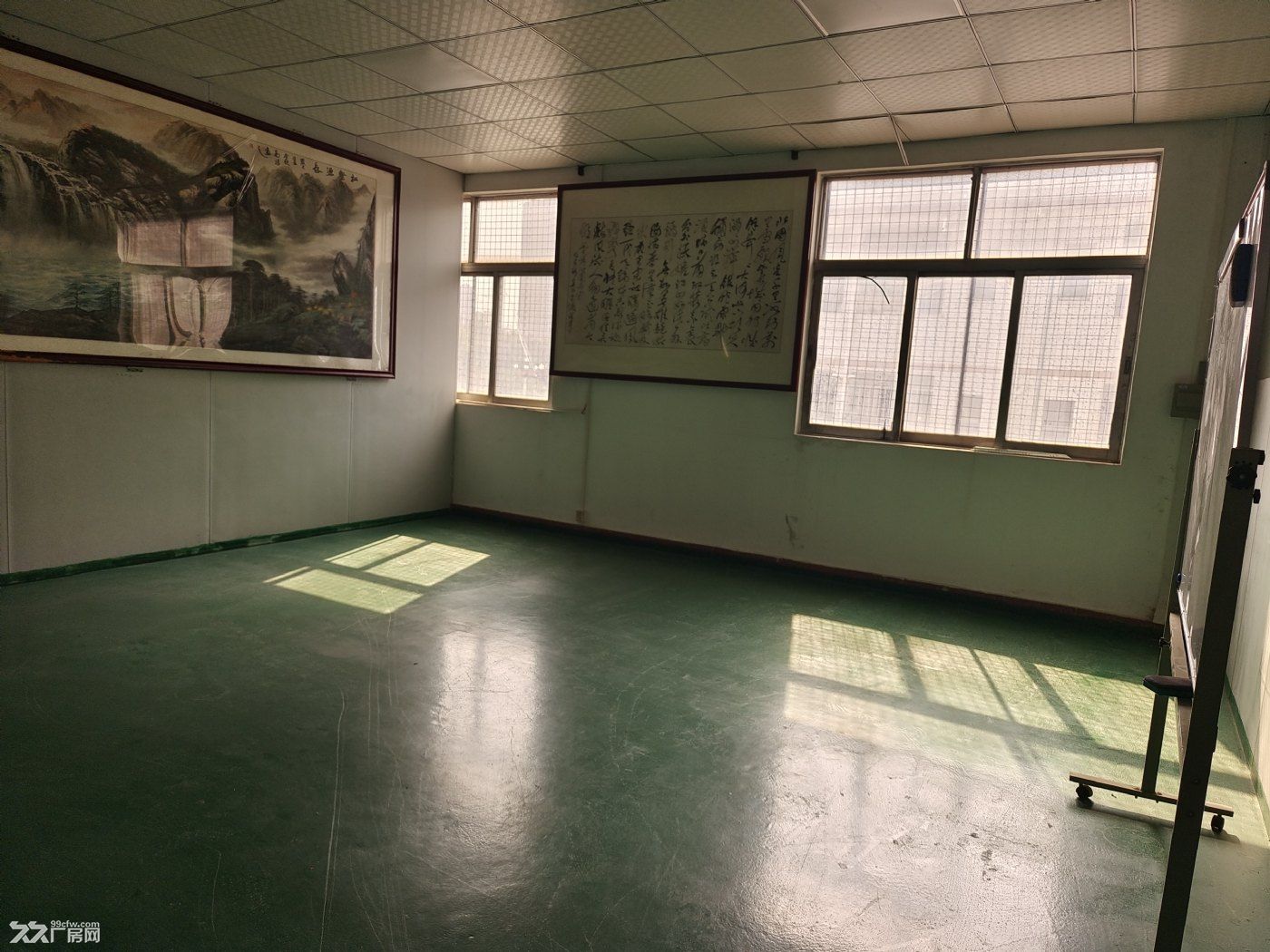 凤岗油甘埔 楼上厂房出租900平 有办公室 地坪漆 水电齐全 - 2