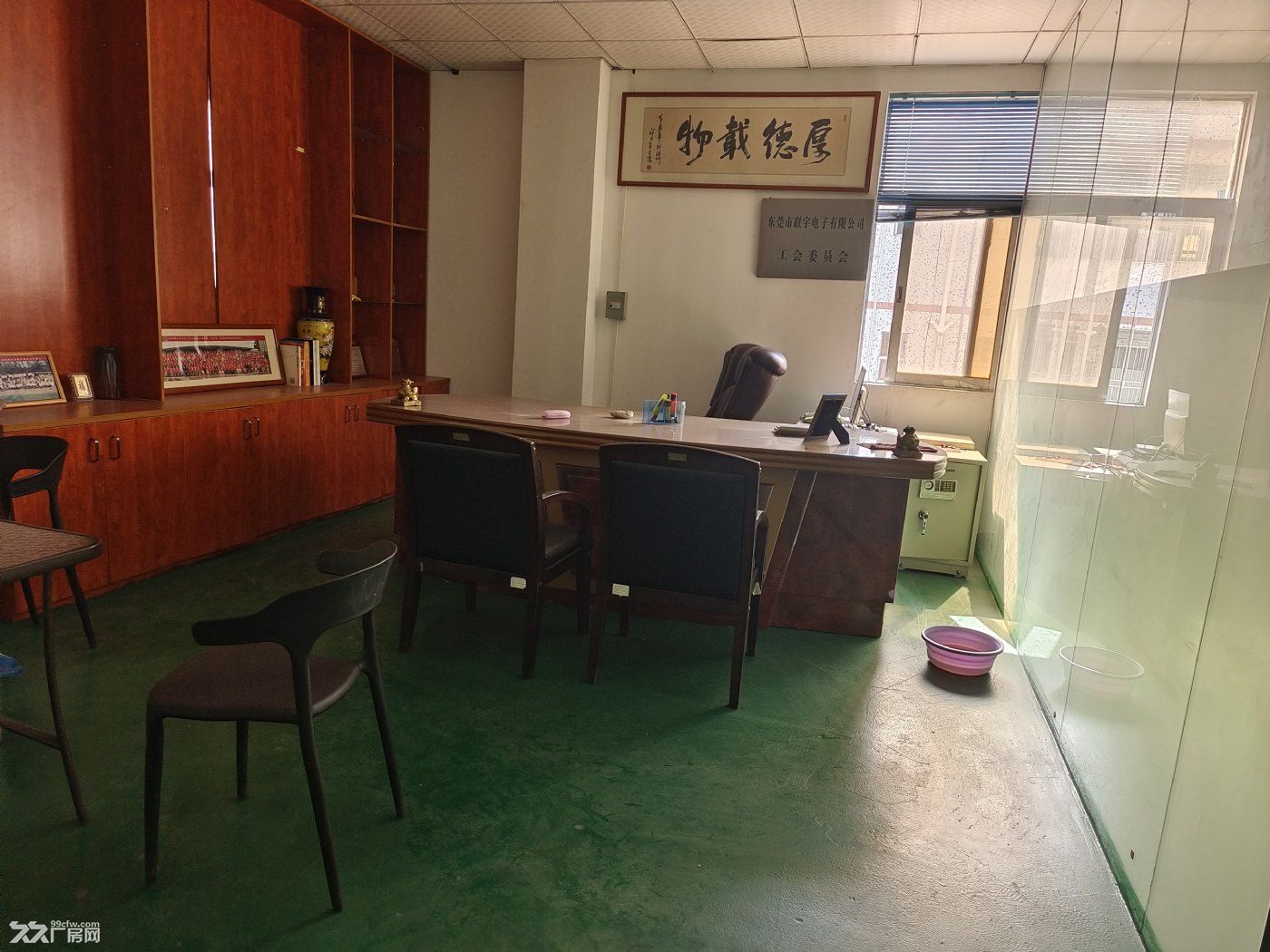 凤岗油甘埔 楼上厂房出租900平 有办公室 地坪漆 水电齐全