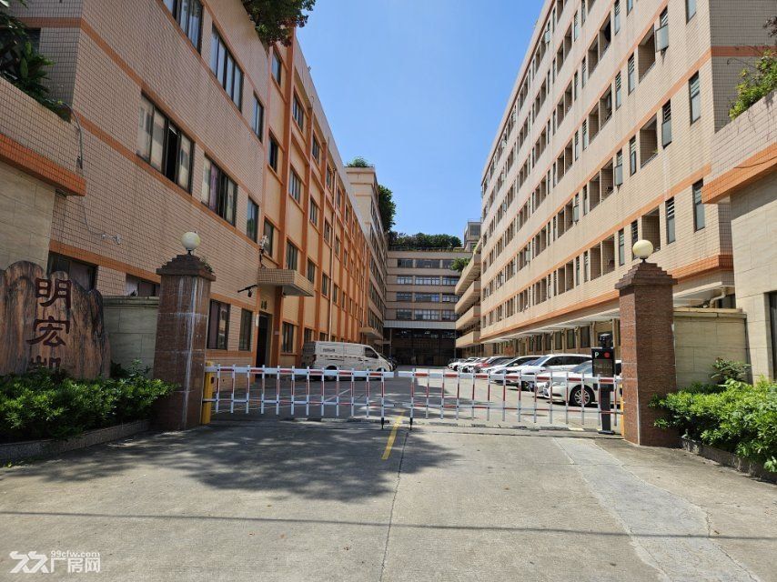 黄江1楼1350注塑车间带行车和1楼700平仓库出租
