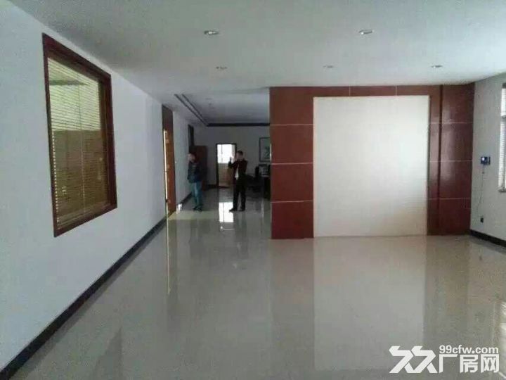 凤岗:1-3层花园式厂房出5400租 水电齐全