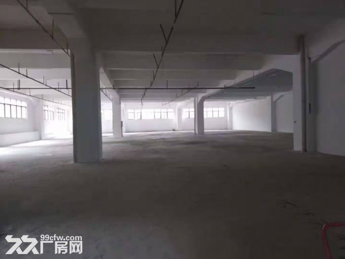 10元  清溪 楼上厂房出租2600平适做电脑锣，注塑 仓库