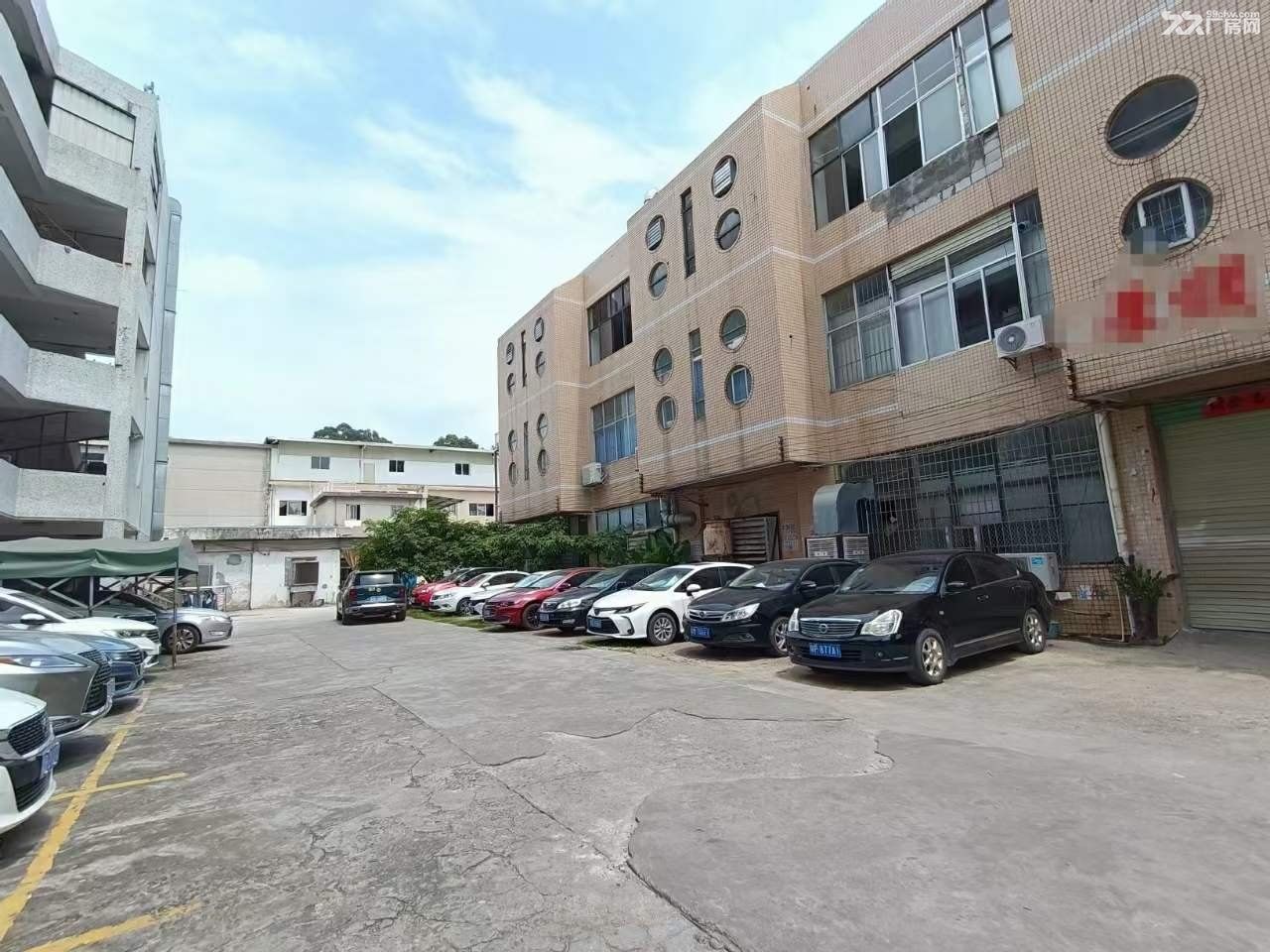 凤岗汽车站附近标准一楼900平带办公室水电装修厂房出租 - 3