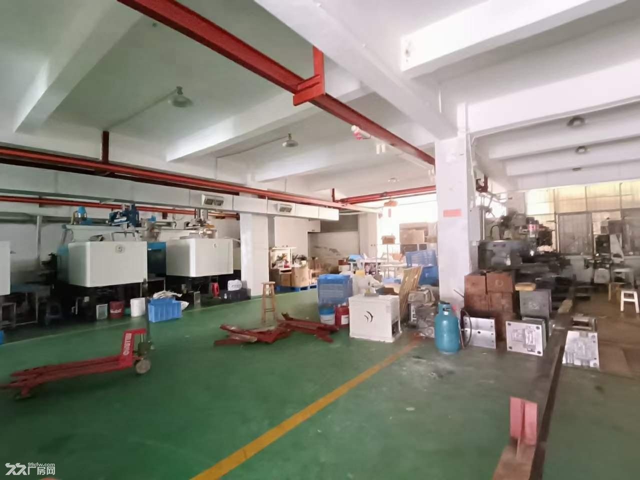 凤岗汽车站附近标准一楼900平带办公室水电装修厂房出租