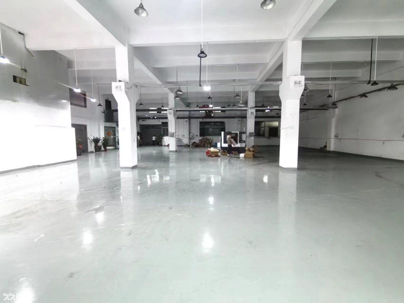 金凤凰注塑 模具 冲压 一楼750平实际面积出租带现成行车 - 5