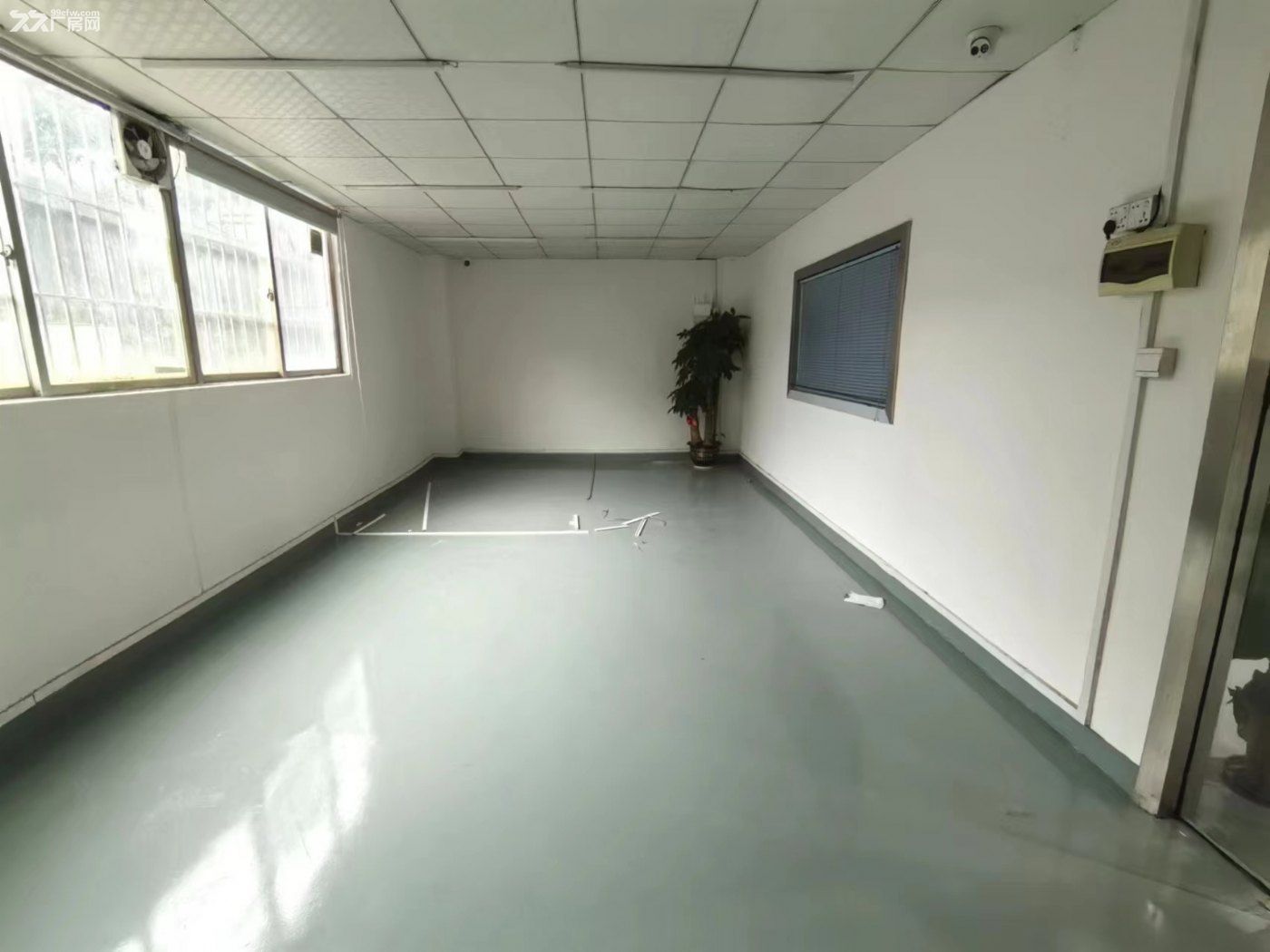 金凤凰注塑 模具 冲压 一楼750平实际面积出租带现成行车 - 6