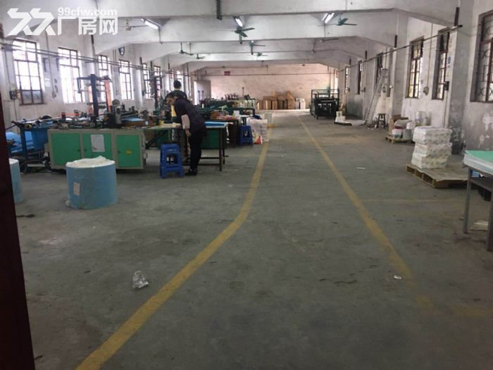 凤岗油甘埔出租一楼带牛角厂房1300平方，面积实在 - 2
