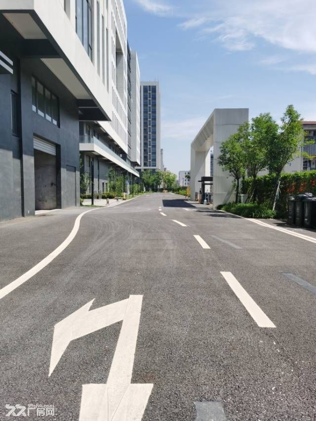 瓜沥全新国资独栋厂房招租，3000平