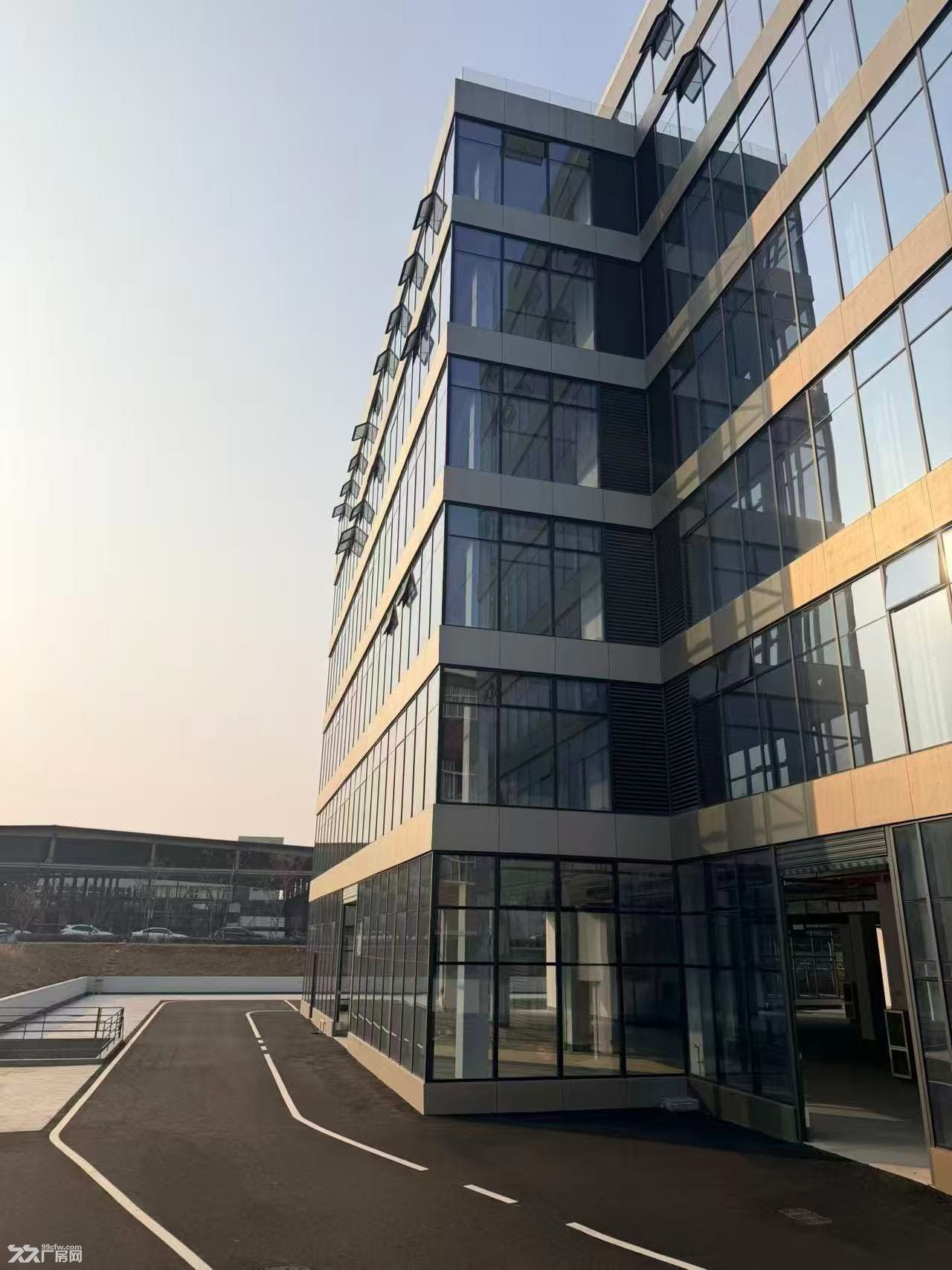 全新现代化产业园厂房整租/分租，总面积25000㎡，生产研发一体，可过环评