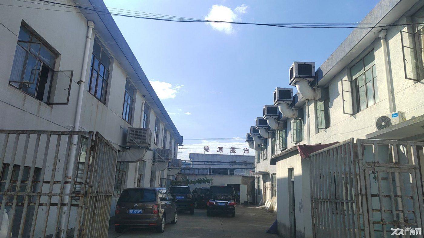 一楼，有院子，停车方便