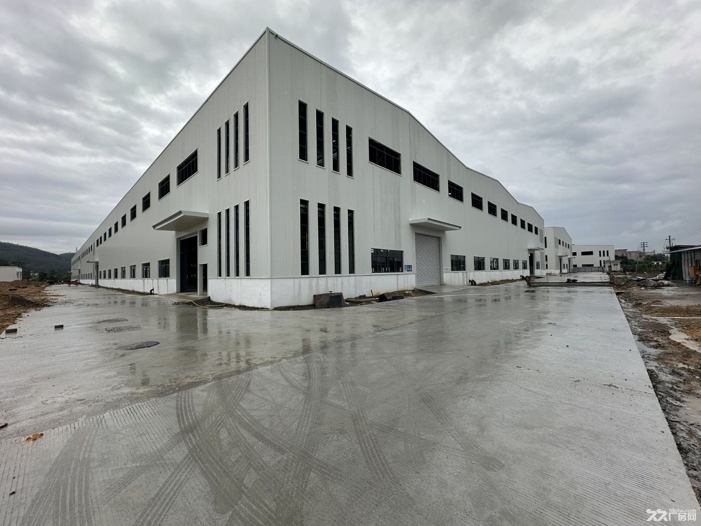 原房东独门独院13米高带牛角红本钢构厂房出租 - 3