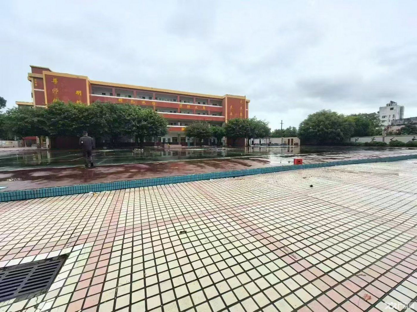 龙华独院13000平学校厂房出租