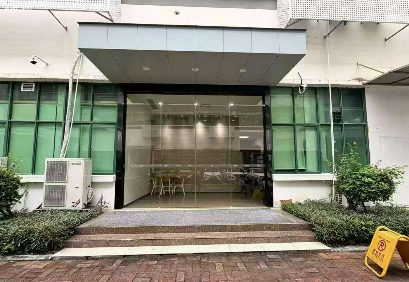 龙华大浪一楼550平厂房出租 - 2