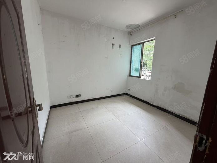 高铁站临街门面仓库出租 - 5
