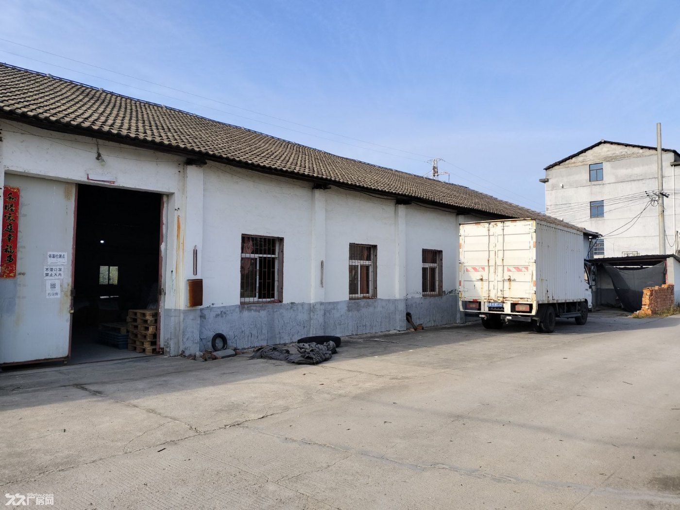 南昌县南莲路化工大市场旁墨山村600平米厂房仓库出租