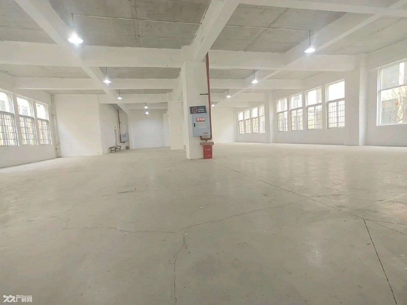 江津双福新区联东U谷独栋标准厂房仓库出租配精装办公室