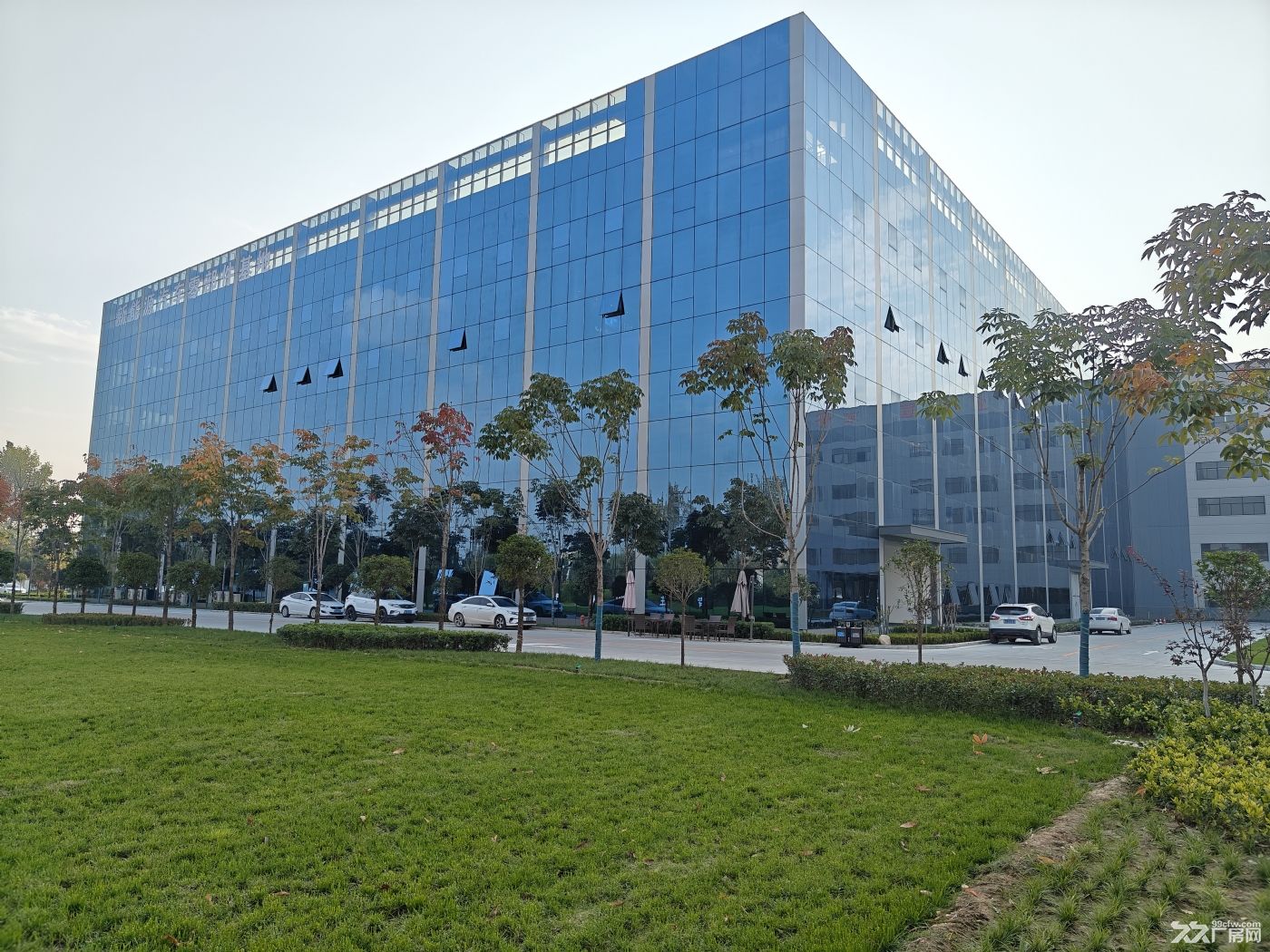 免租金园区厂房，企业免费租金入住。