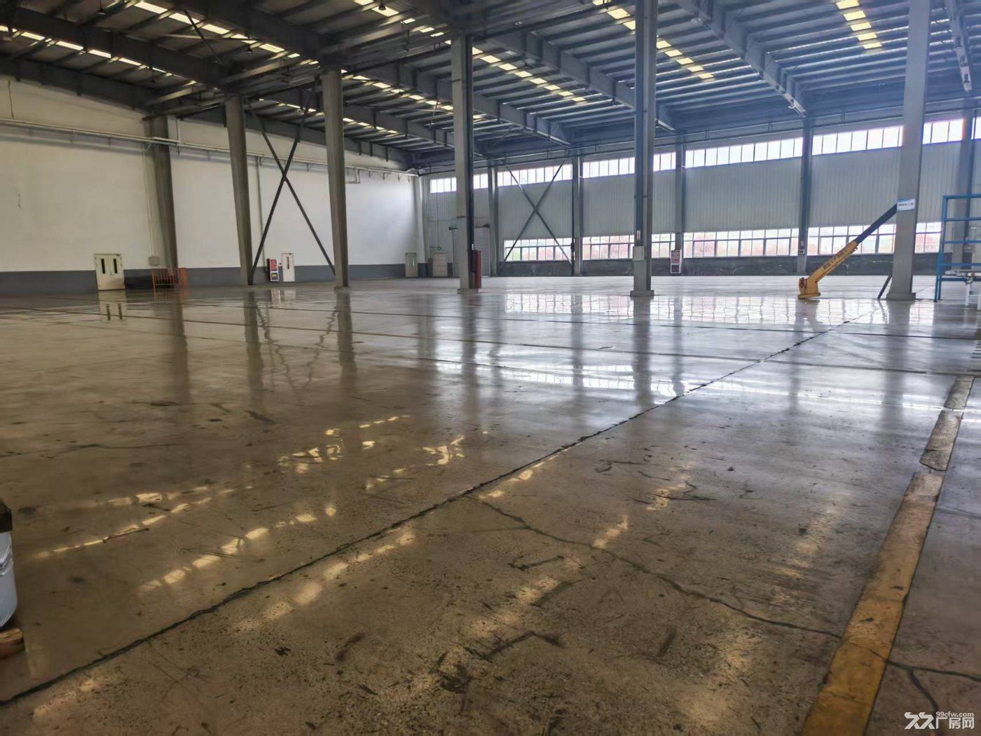出租 红石崖独门独院8000㎡单层厂房 可分割 无中介费