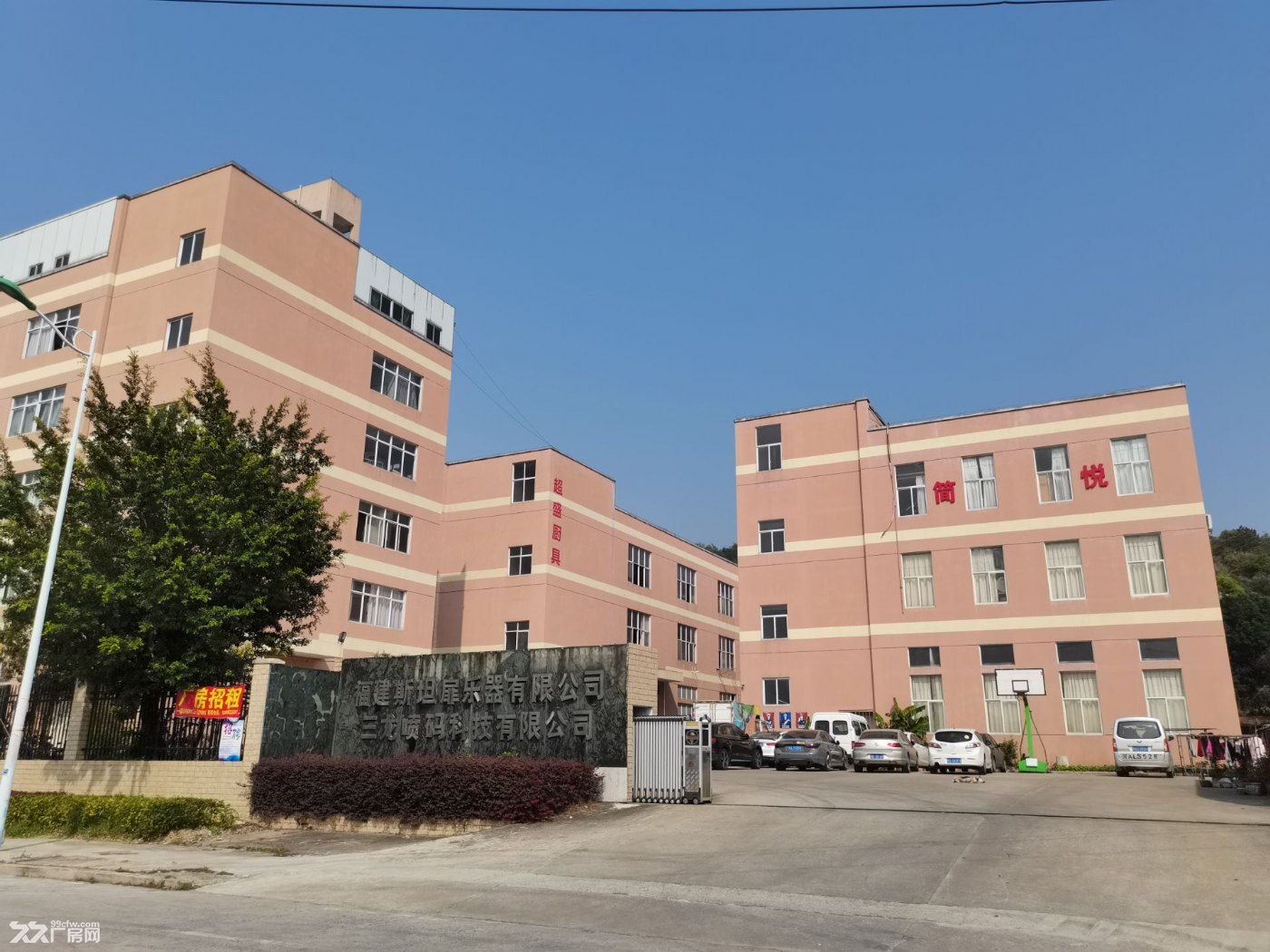 标准厂房出租，无中介费，交通便利，户型灵活，欢迎致电咨询