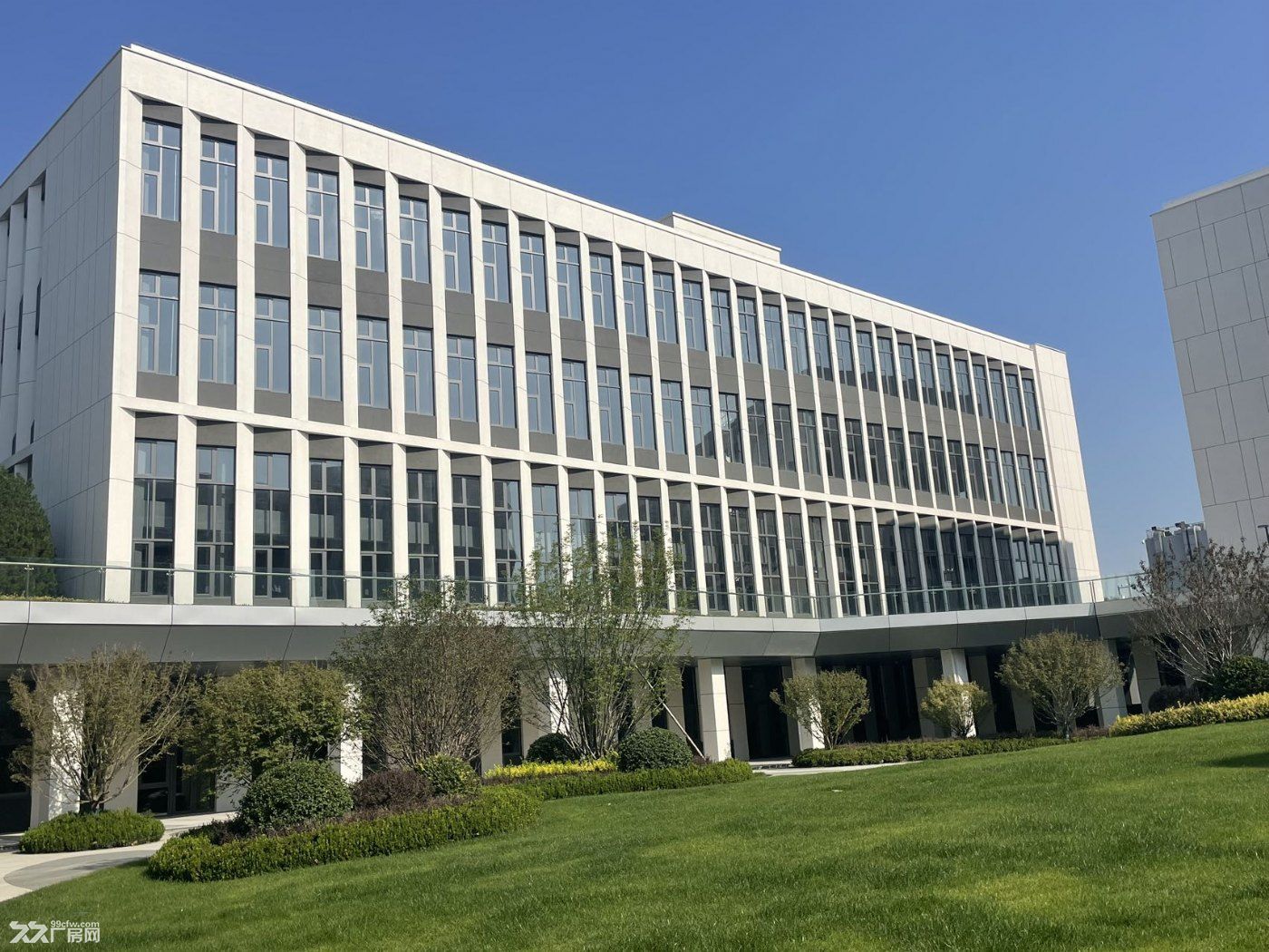 六环大藏村告诉出口300米，新园区，精装毛坯，大环评，有政策