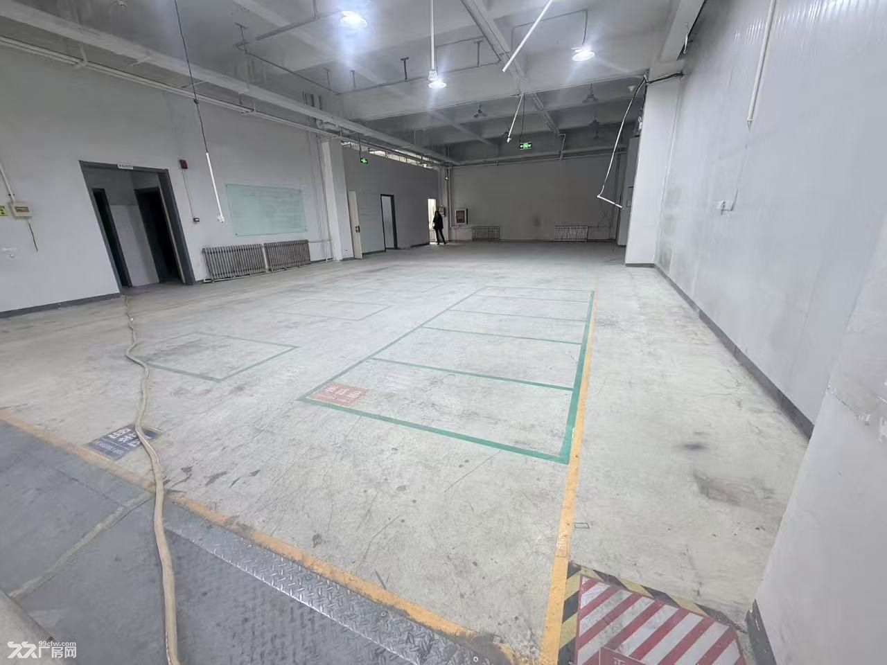 地铁旁 1层875平 无地下 双物流门 可分割 - 2