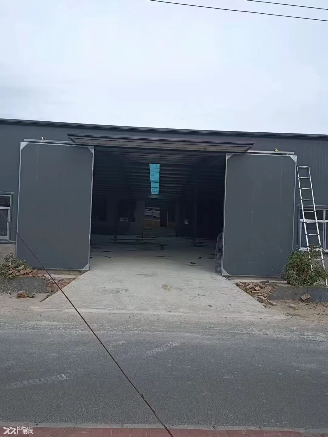 武清区京滨工业园附近,自家厂房,1150平米,含8间新建办公室,独门独院,临马路 - 2