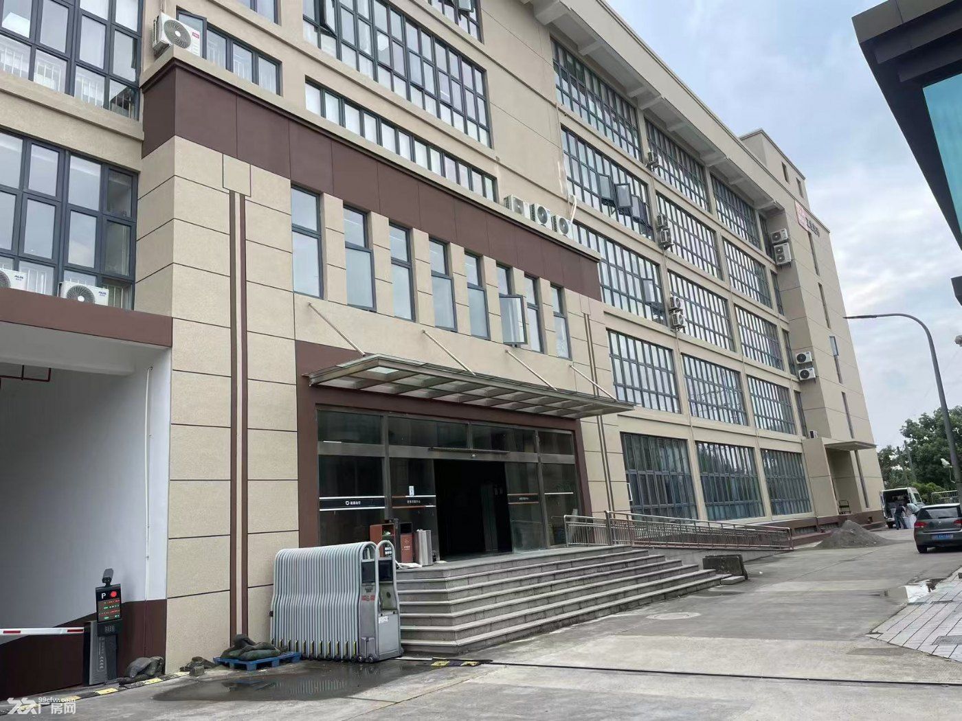 张江科学城 一楼2000平高5.5米 可装通风橱洁净研发室