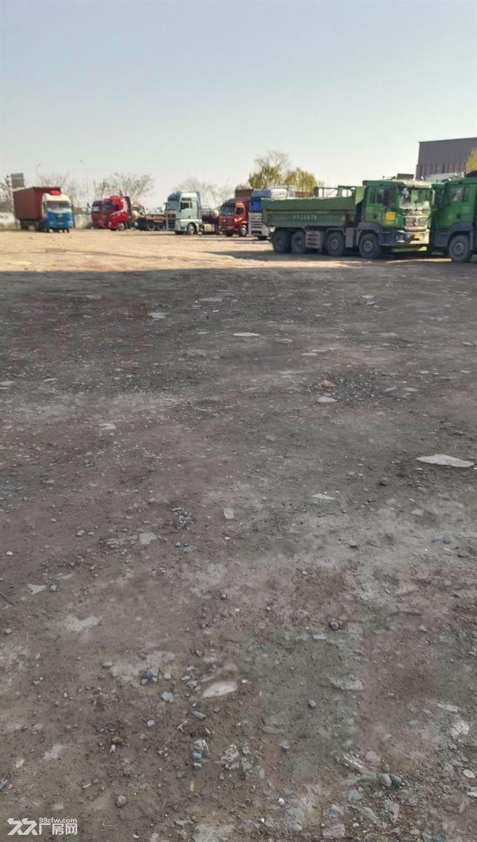 房东出租 黄渡曹安公路水泥场地8亩石子场地5亩可分租，停车堆放，理石板。