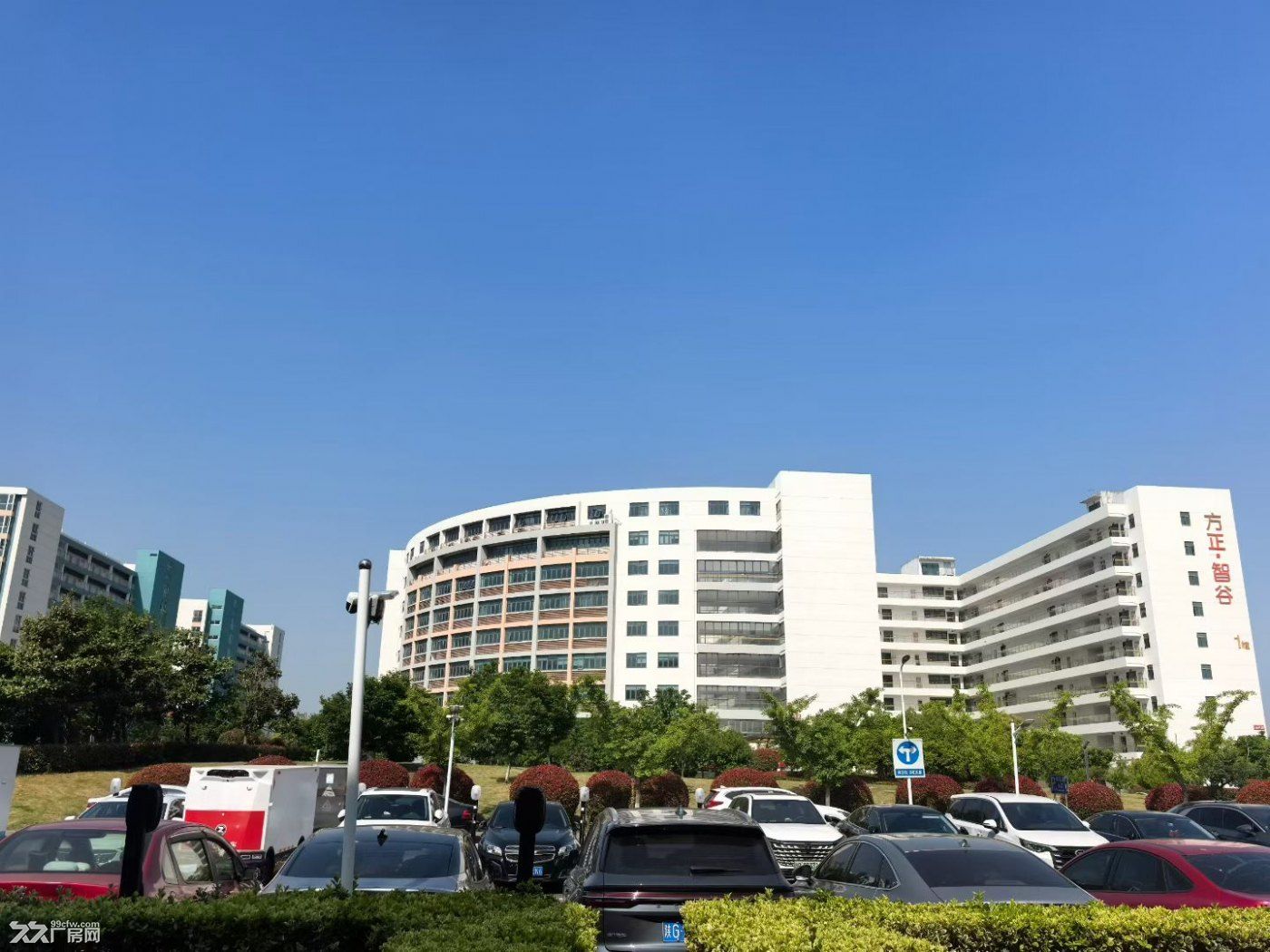 东沙湖精装办公室出租,666平可分割,有工位,环境优美,配套丰富,价格面议! - 5