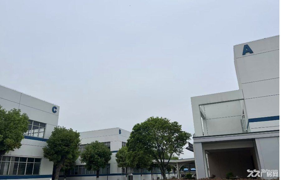 新吴区旺庄园区独栋5200平单层厂房仓库出租，精装修办公室