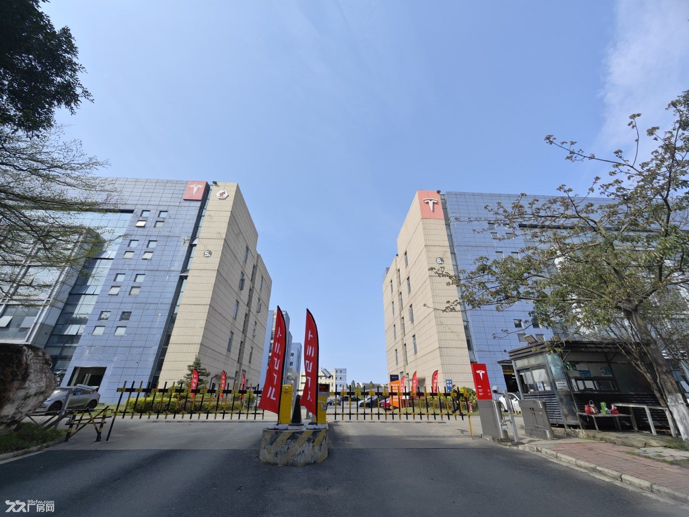 黄埔区高标厂房出租两吨承重三吨货梯5.4层高